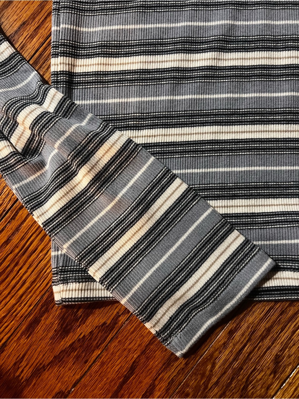 Gap LongSleeve - Picture 3 of 4